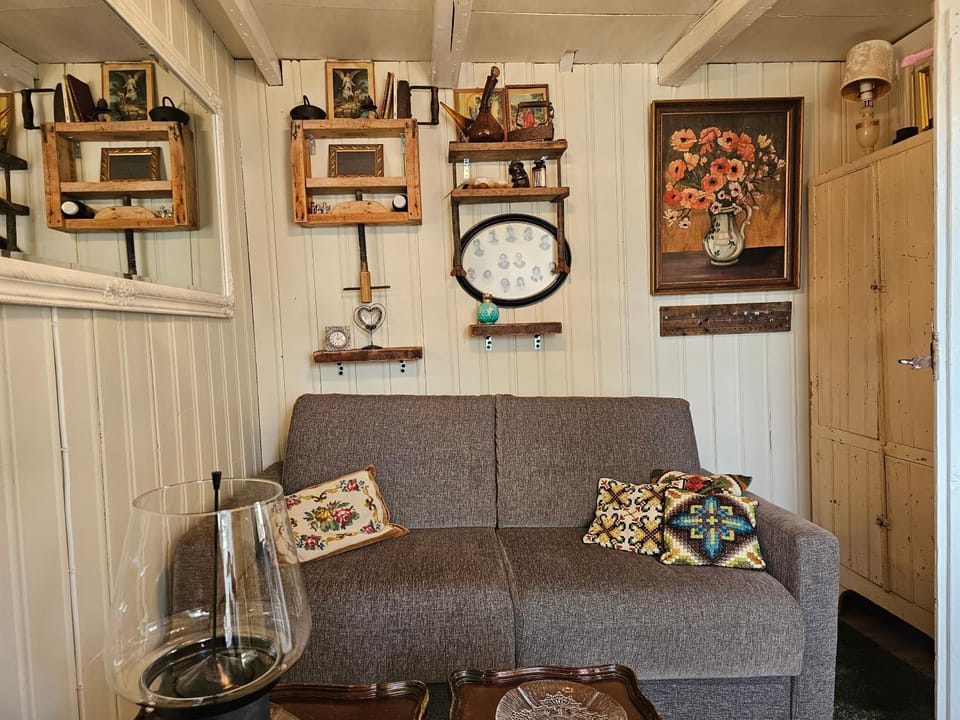 Bed, Living room