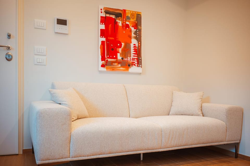 Living room, Decorative detail, Decorative detail, Seating area, Breakfast, internet, internet