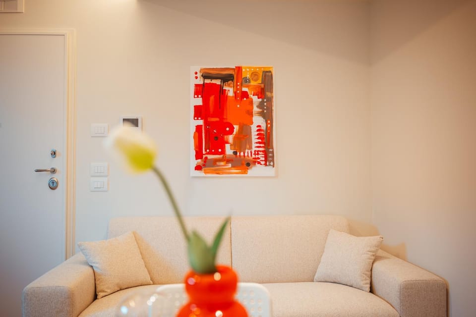 Living room, Decorative detail, Seating area, internet, internet