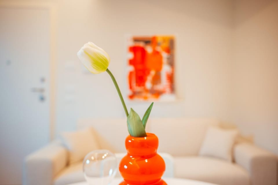 Living room, Decorative detail, Seating area, internet, internet