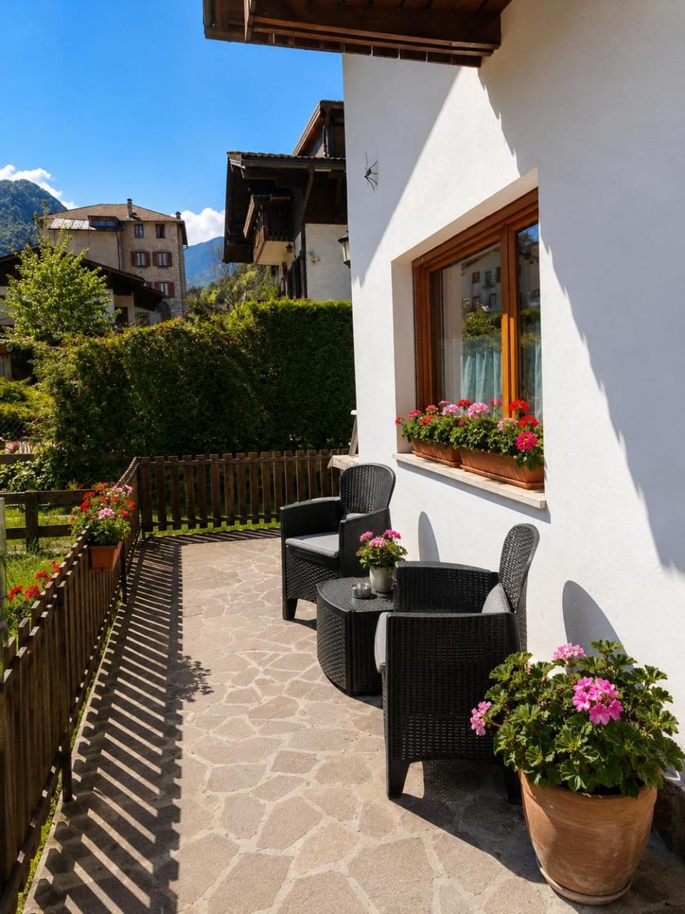 Patio, Day, Balcony/Terrace, acessibility