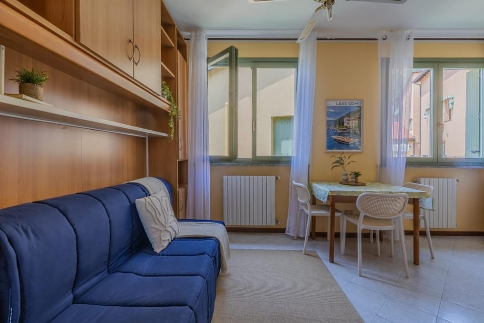 Bed, Living room, Photo of the whole room, Seating area, Dining area