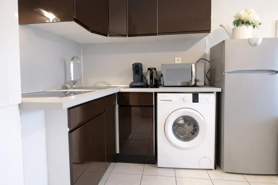 Manoly, piscine, tennis, climatisation Apartment in Agde