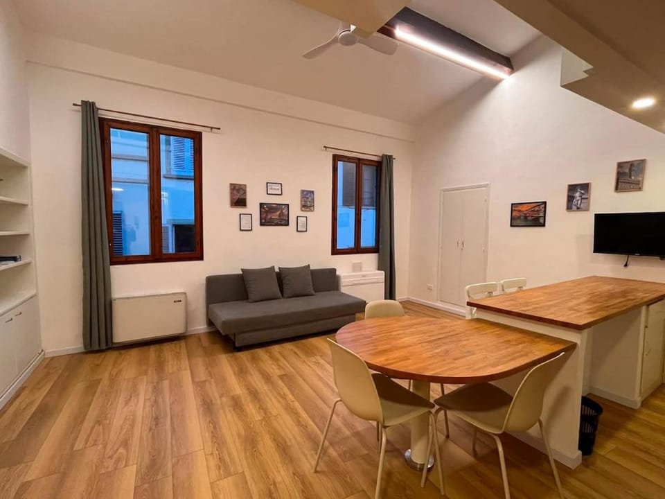 Modern loft next to Piazza del Duomo Apartment in Florence
