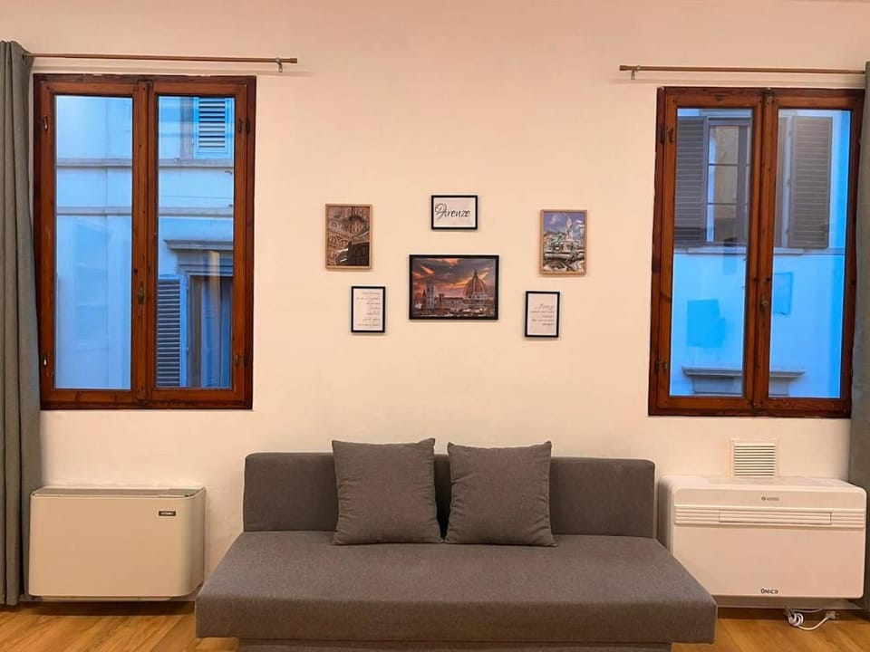 Modern loft next to Piazza del Duomo Apartment in Florence