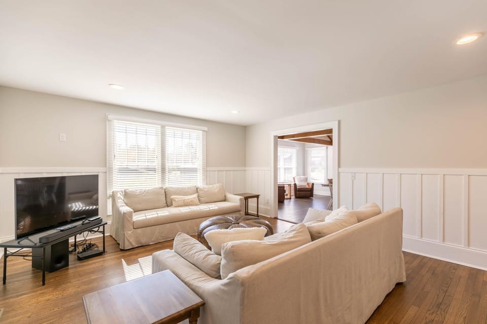 Stella Maris - own Blowing Rock Pet Friendly Updated Craftsman Bungalow House in Blowing Rock