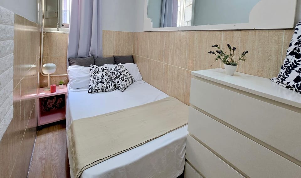 Bed, Photo of the whole room, Bedroom, wardrobe