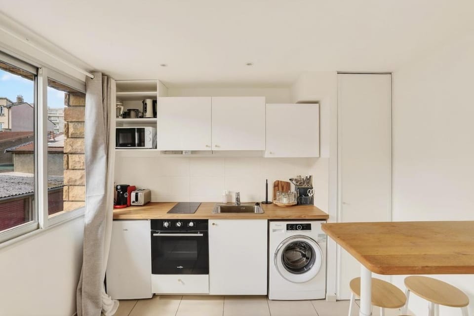 Cosy studio aux portes de Lyon - Accés direct Tram Apartment in Villeurbanne