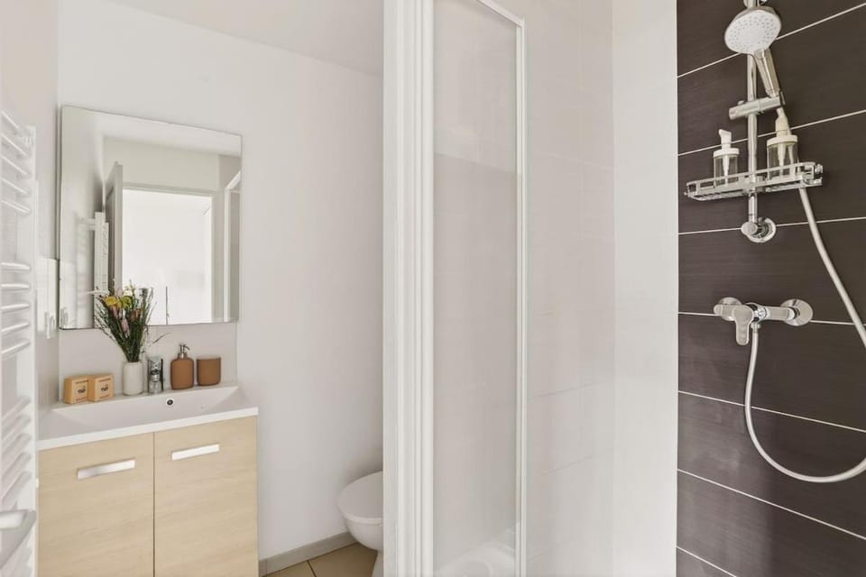 Cosy studio aux portes de Lyon - Accés direct Tram Apartment in Villeurbanne