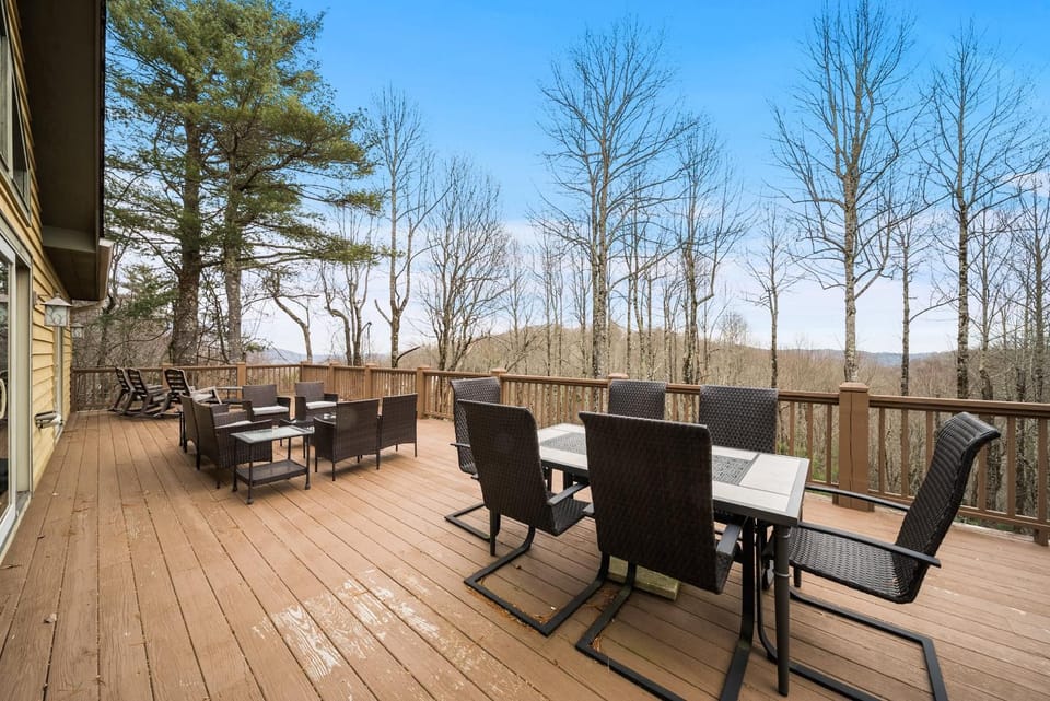 Blowing Rock Retreat with Hot Tub and Pool Table - Mountain Views House in Watauga