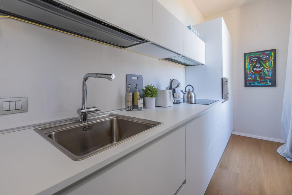 Coffee/tea facilities, microwave, stove, kitchen