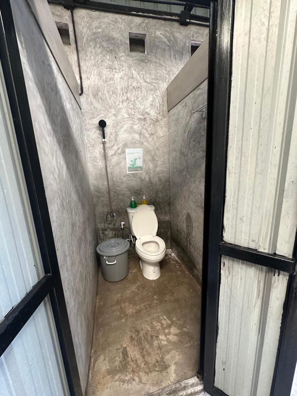 Bird Nest Hostel Apartment in Ko Tao