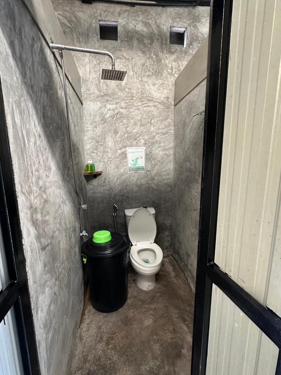 Bird Nest Hostel Apartment in Ko Tao