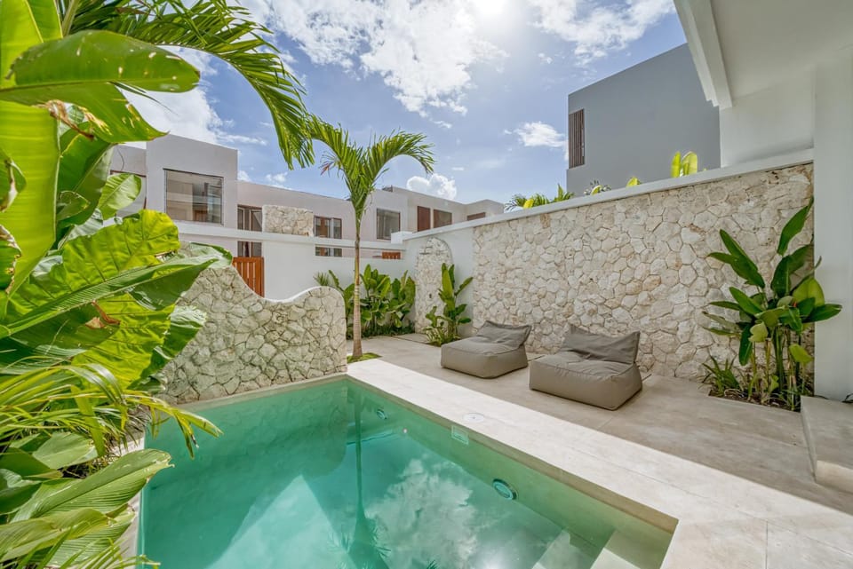 Swimming pool, Swimming pool