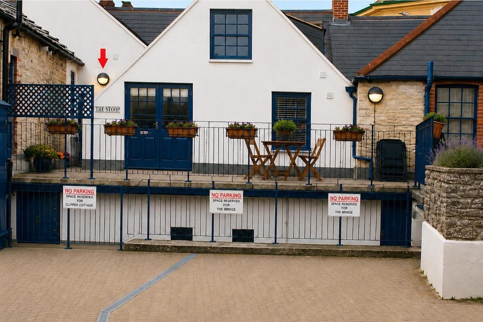 4 Bed - Sleeps 8 - Pool Table -Sea View - Parking Apartment in Swanage