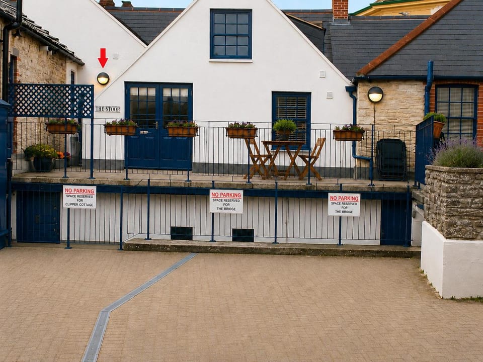 Property building, Day