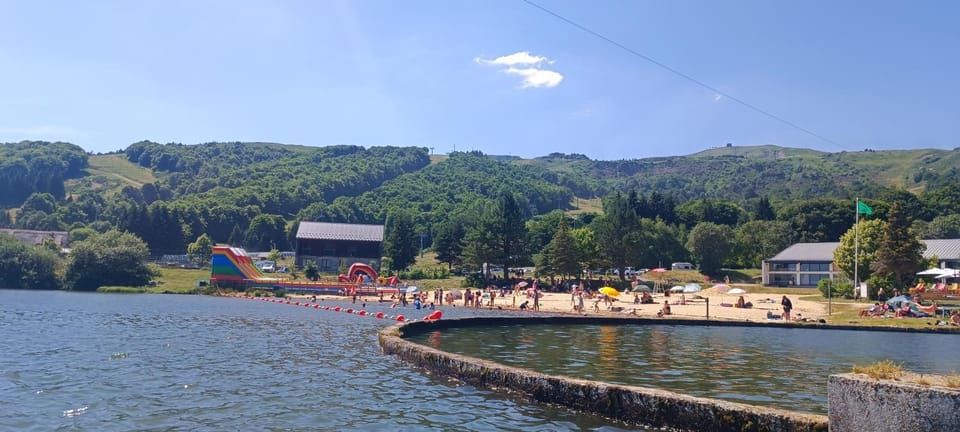 Au RDC Appartement 5 Personnes Terrasse Piscine Apartment in Besse-et-Saint-Anastaise