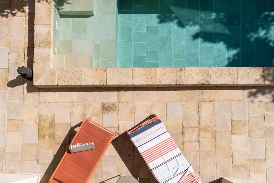 Swimming pool, sunbed