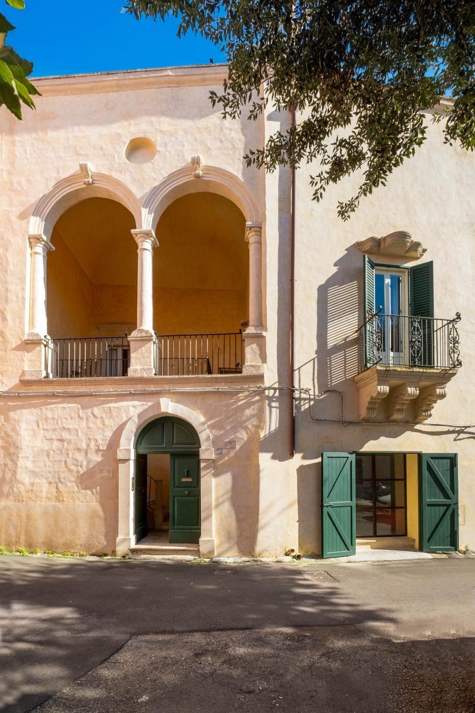 Facade/entrance