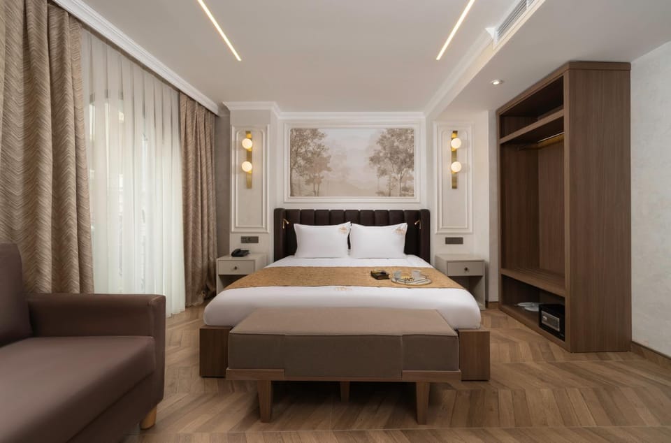 Bed, Photo of the whole room, Seating area, Bedroom, wardrobe