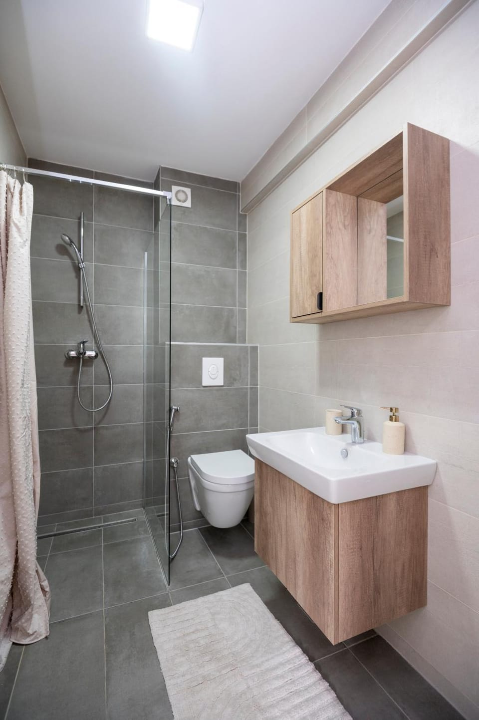 Shower, Toilet, towels