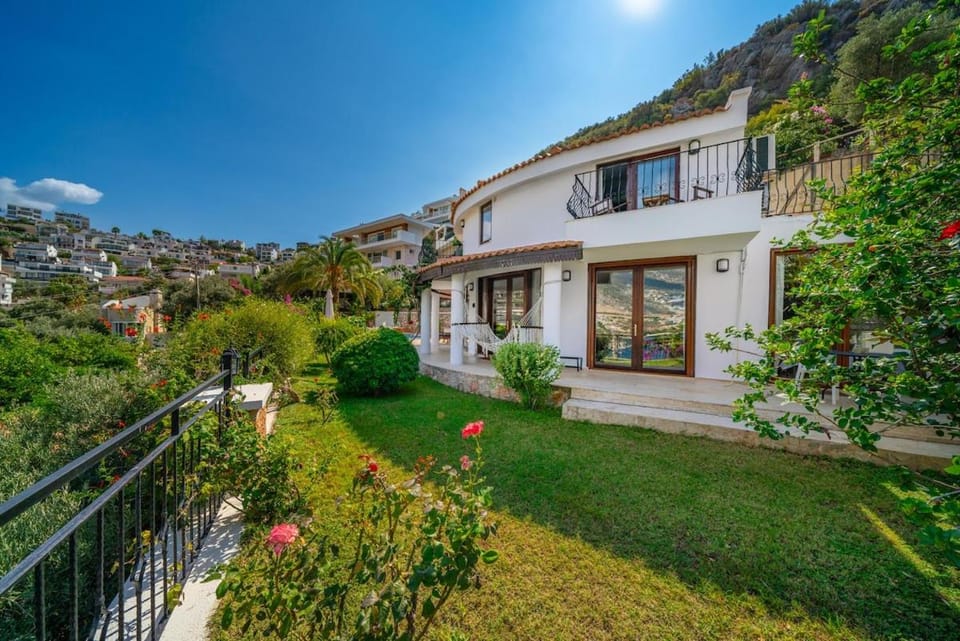 Secluded Luxury Villa with Fabulous Sea Views Yesil Kelebek Villa in Kalkan Belediyesi
