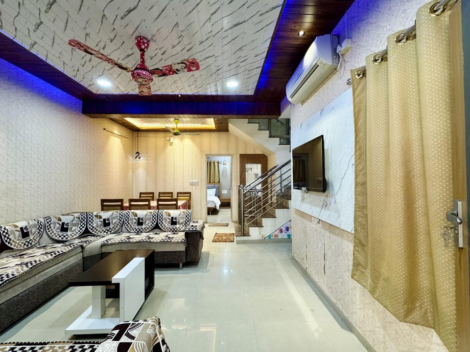 Communal lounge/ TV room, TV and multimedia, Living room