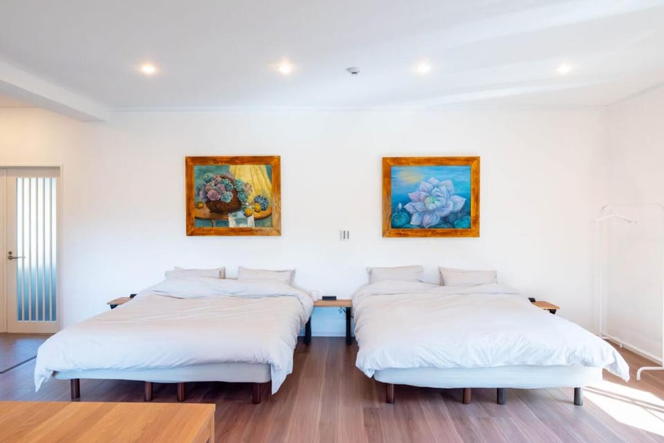 Bed, Bedroom, Mountain view