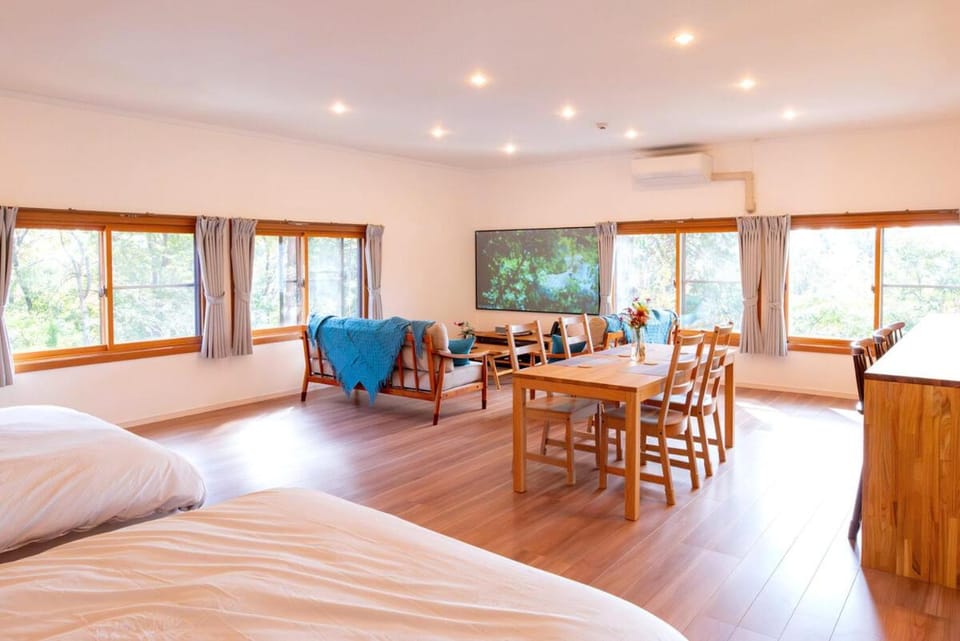 TV and multimedia, Living room, Photo of the whole room, Dining area, Evening entertainment, Mountain view