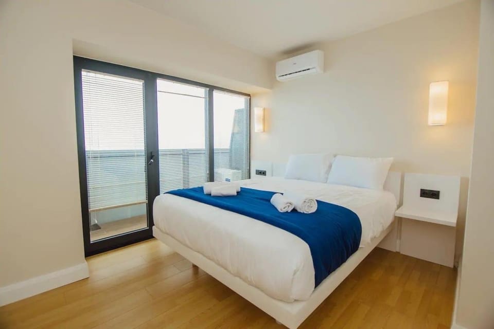 Bed, Photo of the whole room, Bedroom, towels, air conditioner