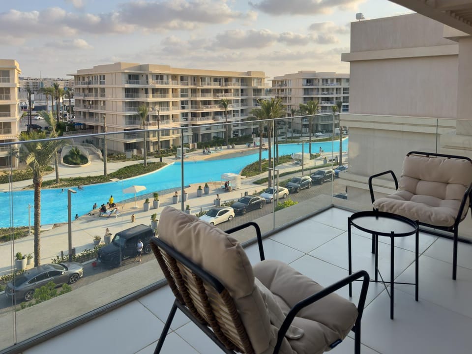 Property building, Patio, Day, View (from property/room), Balcony/Terrace, Seating area, Pool view, Swimming pool, sunbed