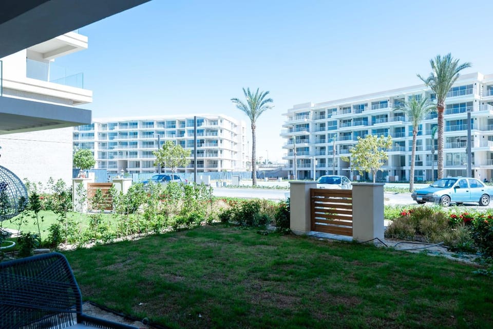 Property building, Spring, Day, Garden, Garden view, Parking