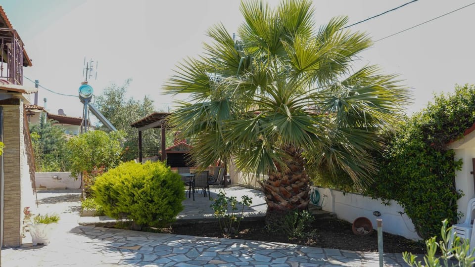 Property building, BBQ facilities, Garden