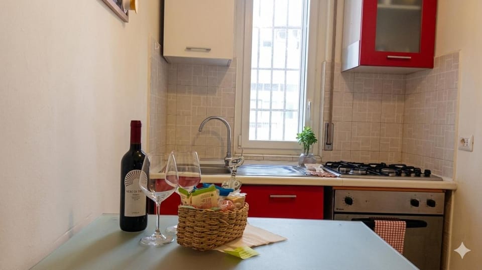 TV and multimedia, Kitchen or kitchenette, Dining area, oven, stove