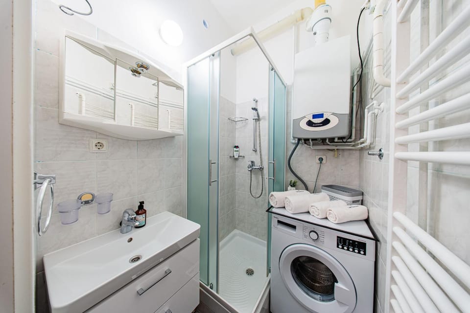 Zagreb 273 - 2 Bedroom Apartment - WiFi - Keybox entry - New - Monthly Rent - Modern Apartment in City of Zagreb
