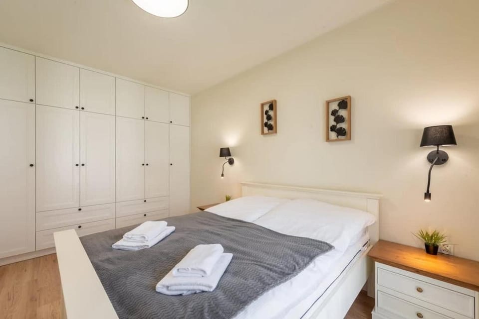 Bed, Bedroom, wardrobe