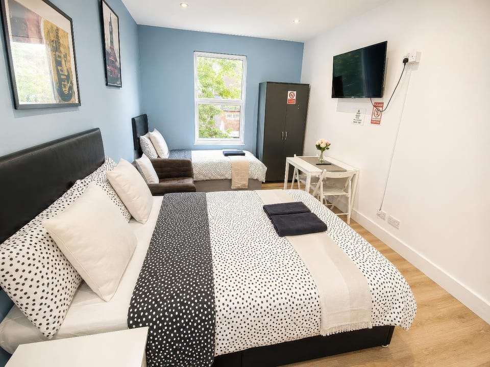 Cosy studio with kitchenette & TV Apartment in London Borough of Hackney