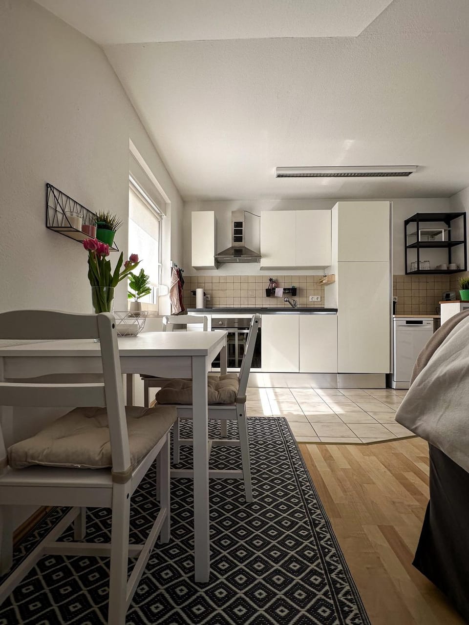 Kitchen or kitchenette, Seating area, Dining area