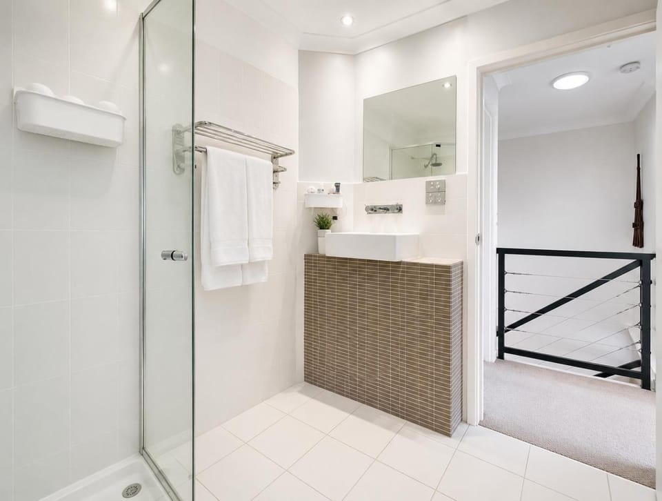 Shower, Bathroom, towels
