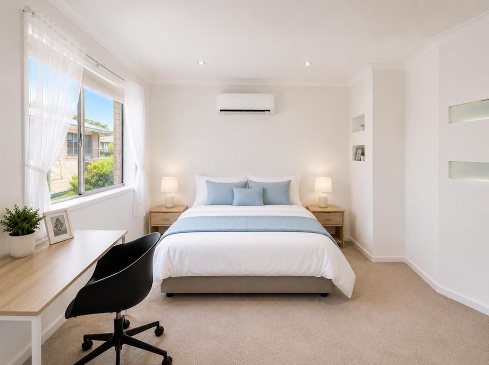 Bed, Living room, Photo of the whole room