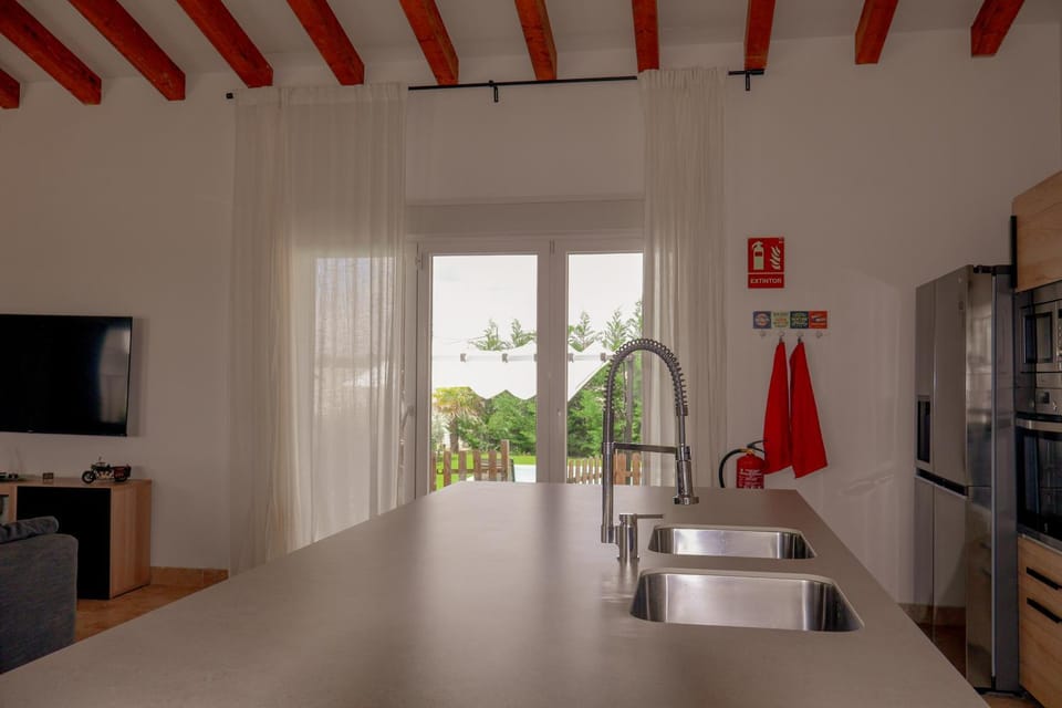 TV and multimedia, Kitchen or kitchenette