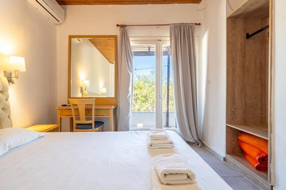 Bed, Photo of the whole room, Bedroom, towels, wardrobe