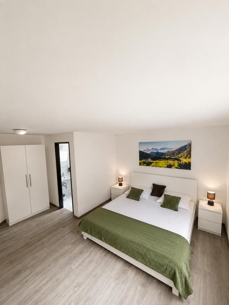 Neighbourhood, Bathroom, Photo of the whole room, Location, Quiet street view