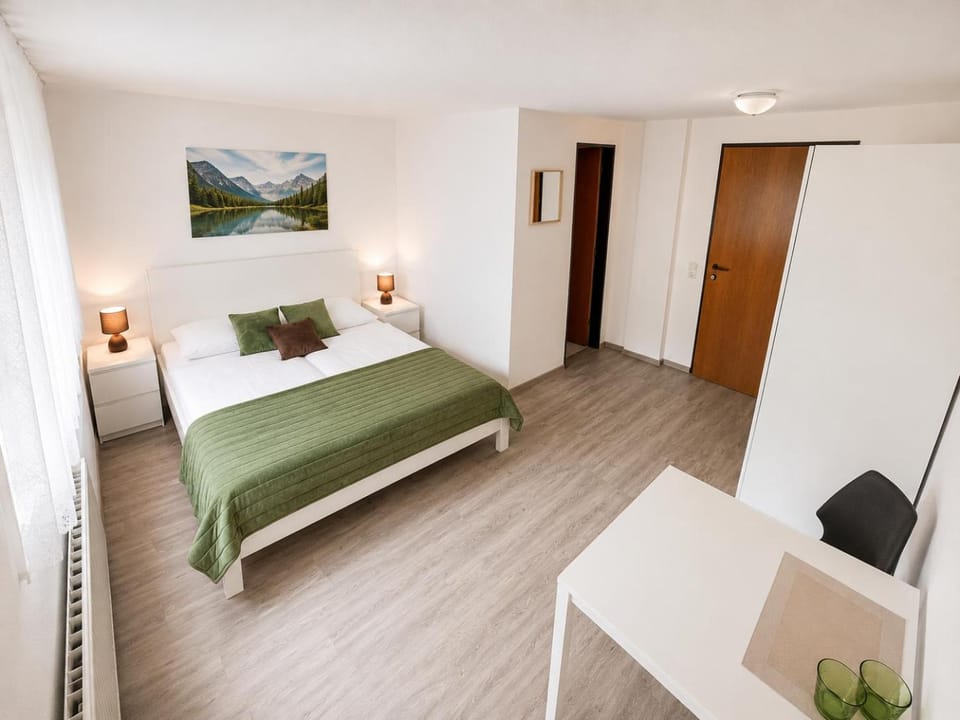 Bed, TV and multimedia, Balcony/Terrace, Photo of the whole room, Bedroom, wardrobe