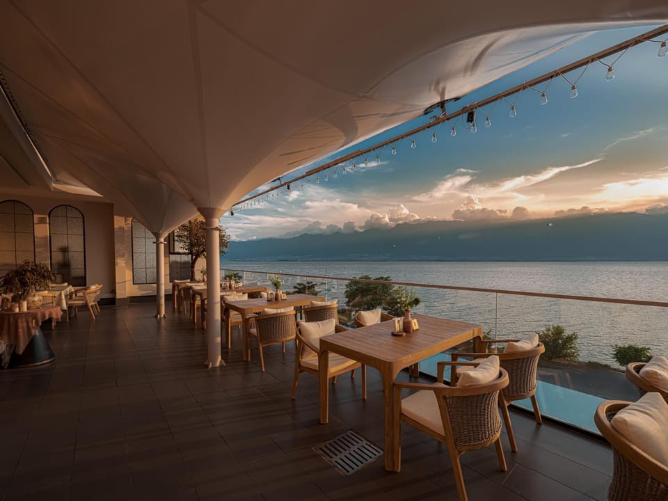 Restaurant/places to eat, View (from property/room), Sea view