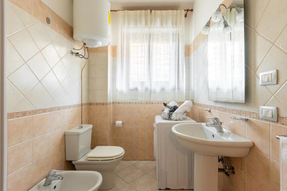 Shower, Bathroom, hair dryier, towels