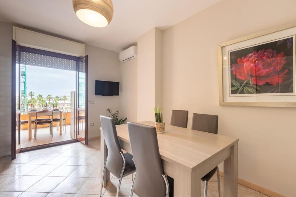 TV and multimedia, Balcony/Terrace, Dining area, kitchen, air conditioner