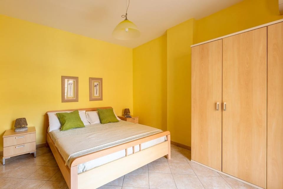 Bedroom, furniture, locker, air conditioner