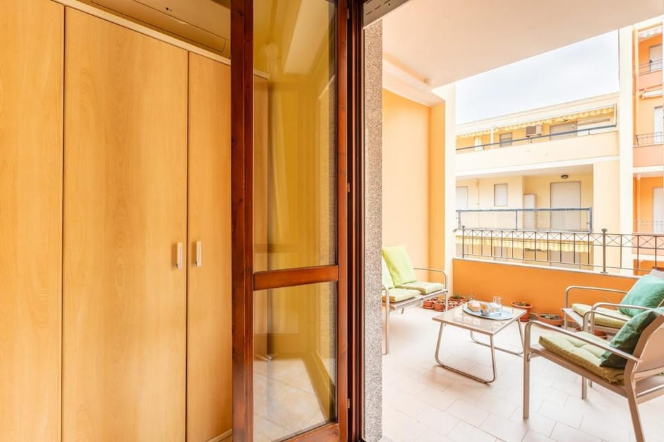 Property building, Balcony/Terrace, Balcony/Terrace, wardrobe