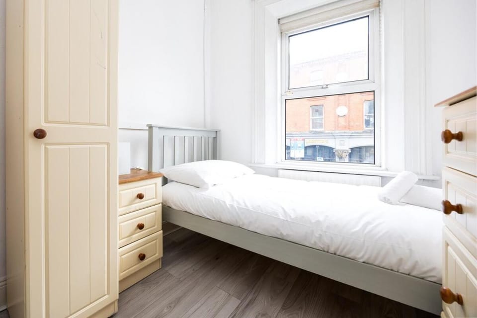 Bed, Bedroom, wardrobe